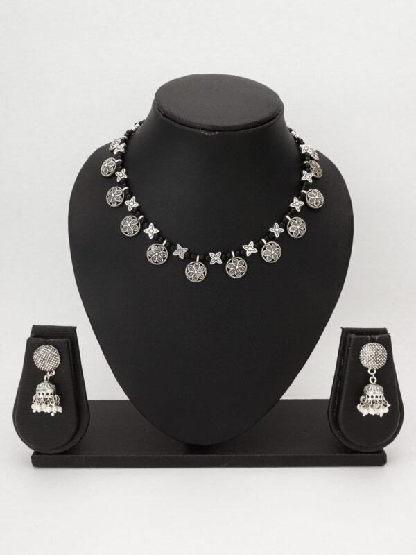 Morison Golden Allure Necklace Set  A Blend of Beauty and Style - Image 3