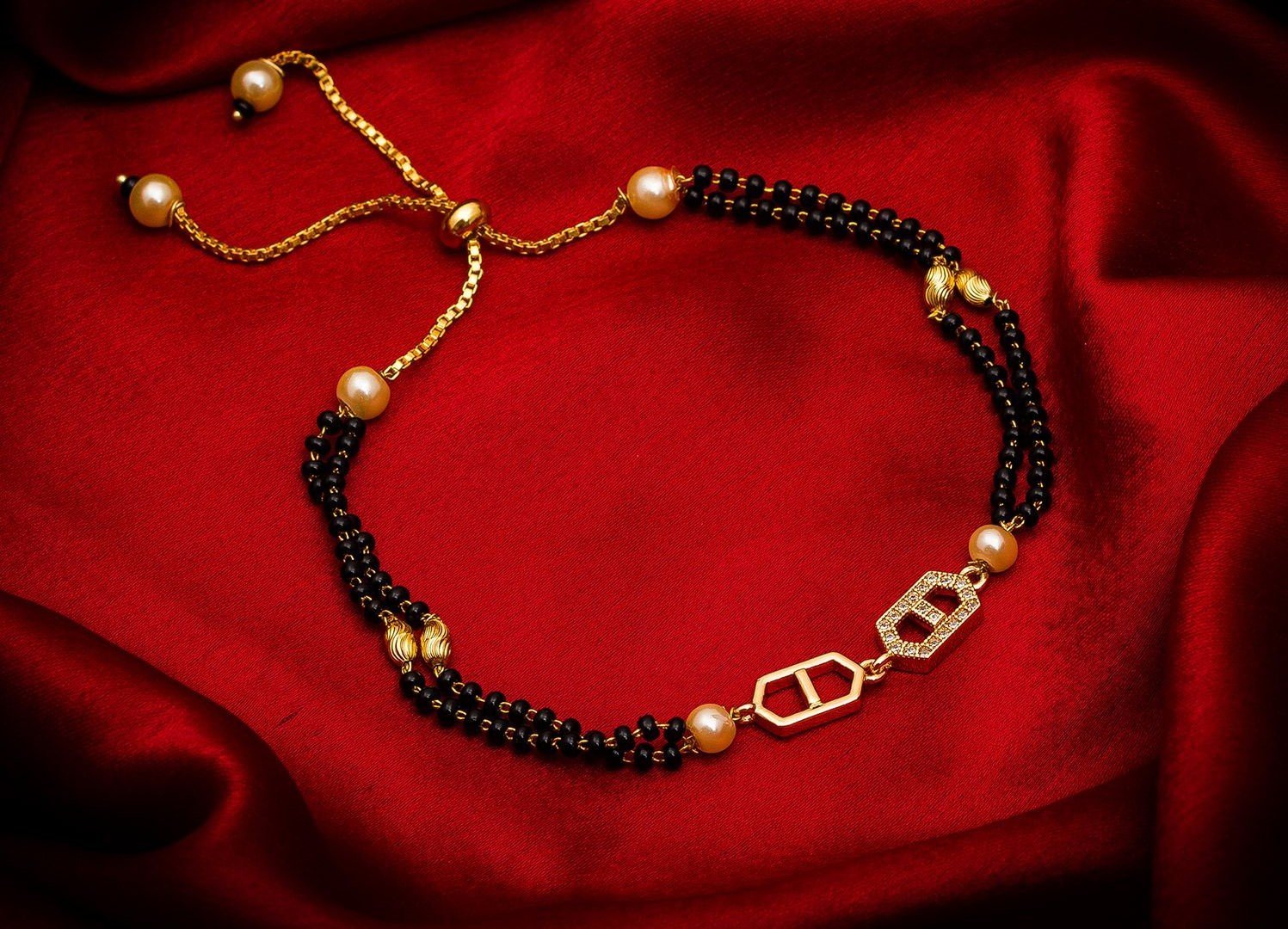 Morison “Diamond-Studded Bracelet  Sparkle and Shine “