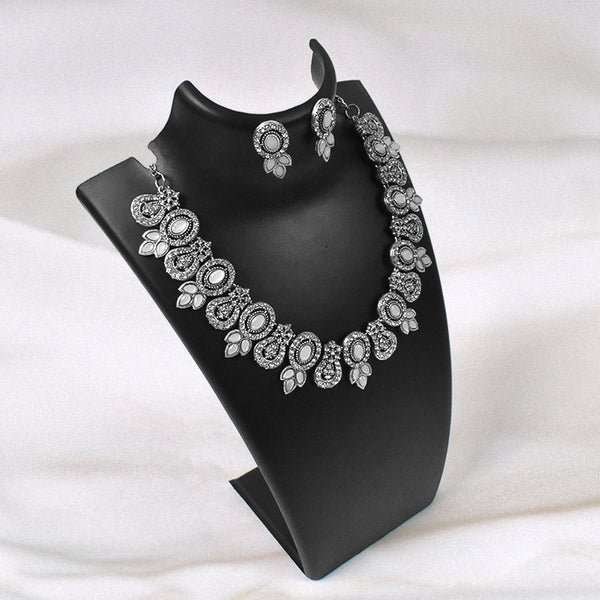 Elegant Diamond Necklace Set – Classic Sparkling Jewelry for Women
